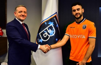 Başakşehir Bayburtlu futbolcuyla profesyonel sözleşme imzaladı