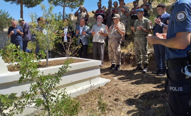 Şehit Erdal Eraslan mezarı başında anıldı