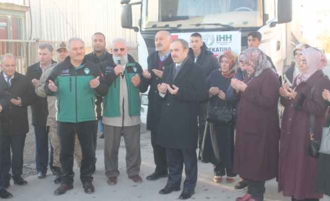 Bayburt'tan Suriye'ye 2 TIR ihtiyaç malzemesi