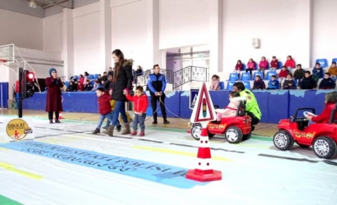 Bayburt'ta öğrencilere uygulamalı trafik eğitimi verildi