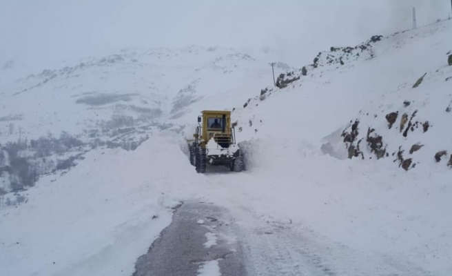 Bayburt’ta karla mücadele çalışmaları sürüyor