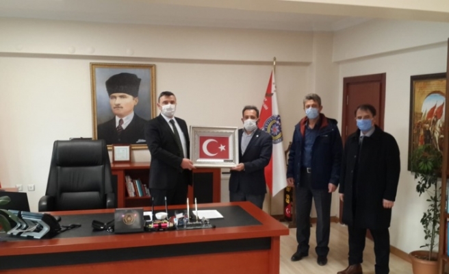 Milletimi Omzunda Taşıyan Onurlu Türk  Polisimin Yanındayım