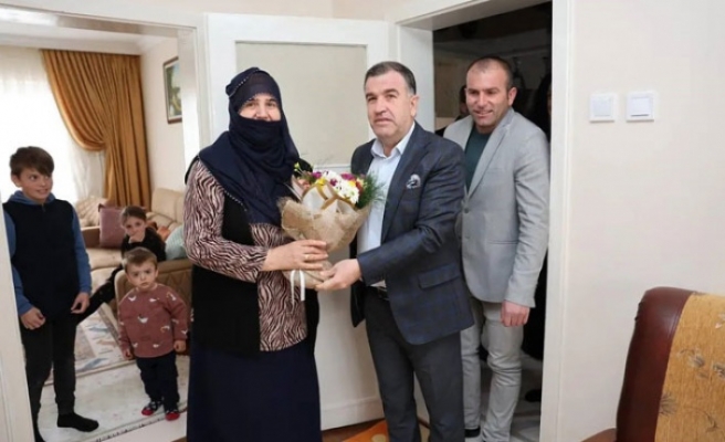Bayburt Valisi Mustafa Eldivan'dan Şehit Rıfat Altıkat'ın ailesine ziyaret
