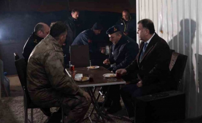 Vali Mustafa Eldivan jandarma ile iftar açtı