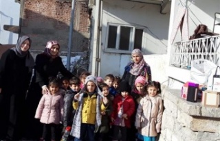 Afgan aileye miniklerden yardım