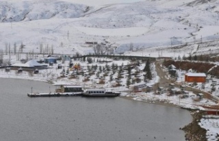 Demirözü barajında kartpostallık kış manzarası