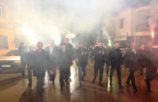 Başkan Pekmezci, Tuzcuzade'de meşalelerle karşılandı