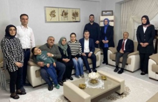 Bayburt Valisi, Şehit Hamit Şahin'in ailesinin...