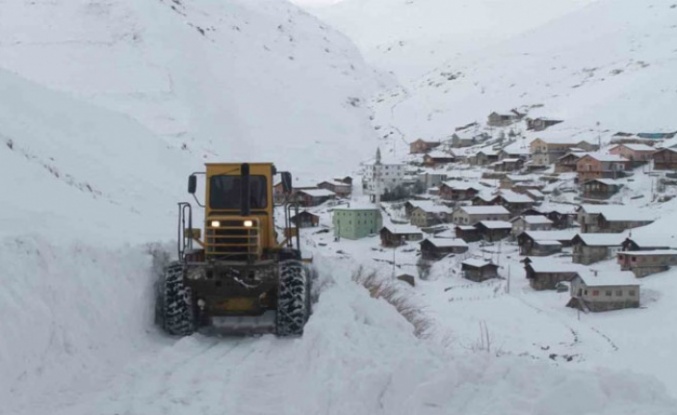 Bayburt-Trabzon arasında ilkbaharda karla mücadele