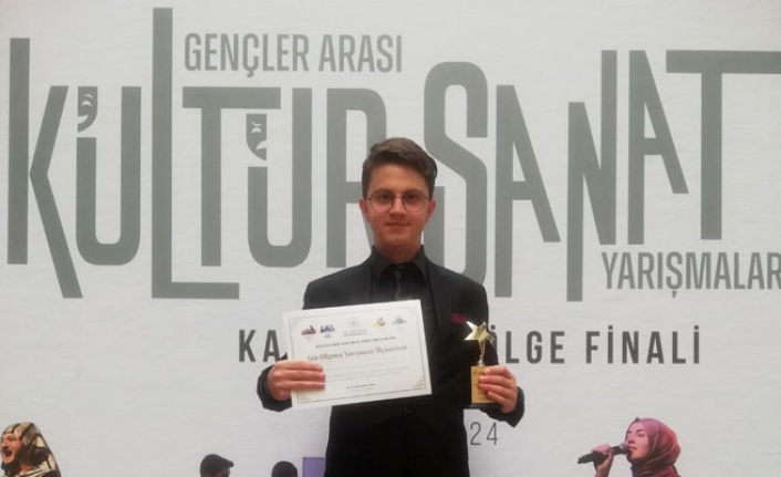 Bayburtlu Ali Kemal Güveli bölge şiir yarışmasında üçüncü oldu